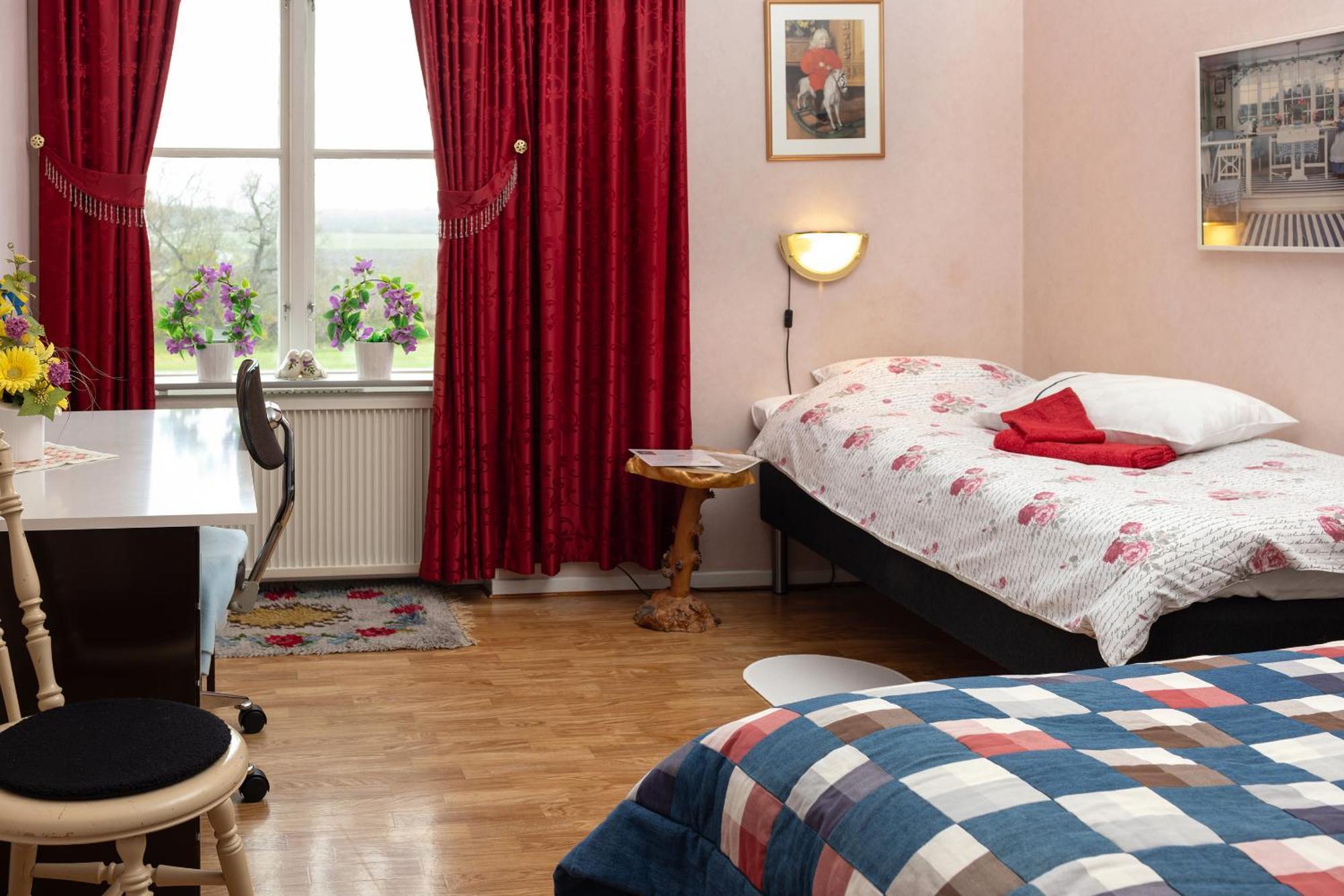 Christinas Gaestgifveri B&B Ervalla Extérieur photo