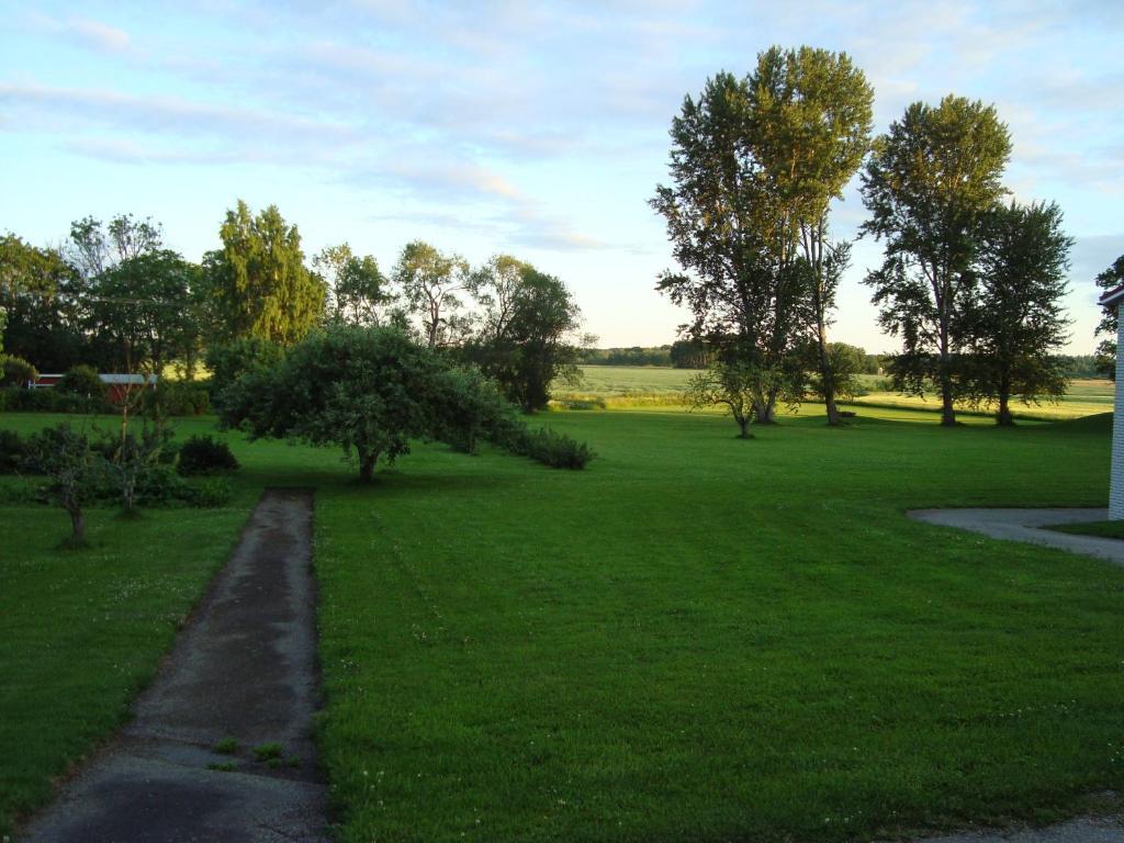 Christinas Gaestgifveri B&B Ervalla Extérieur photo