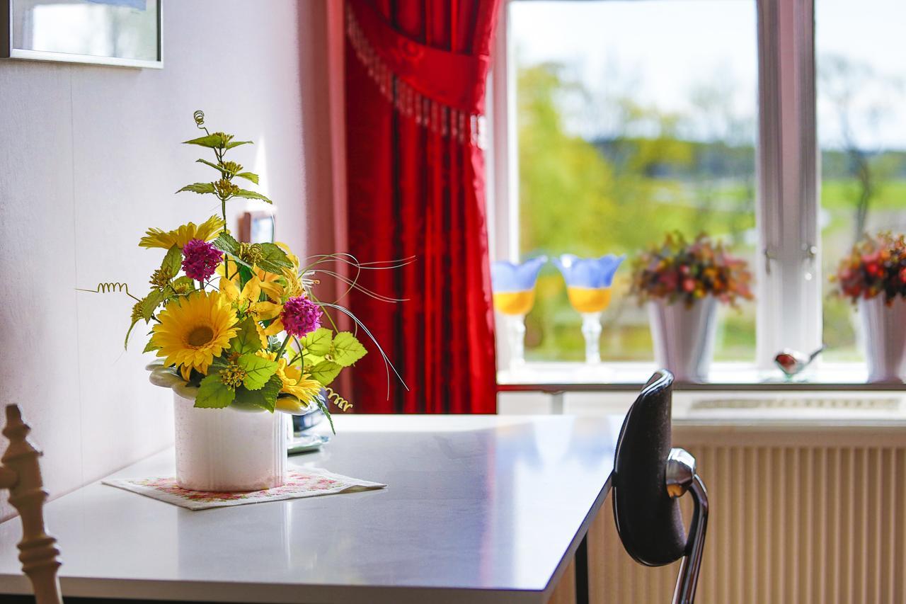 Christinas Gaestgifveri B&B Ervalla Extérieur photo