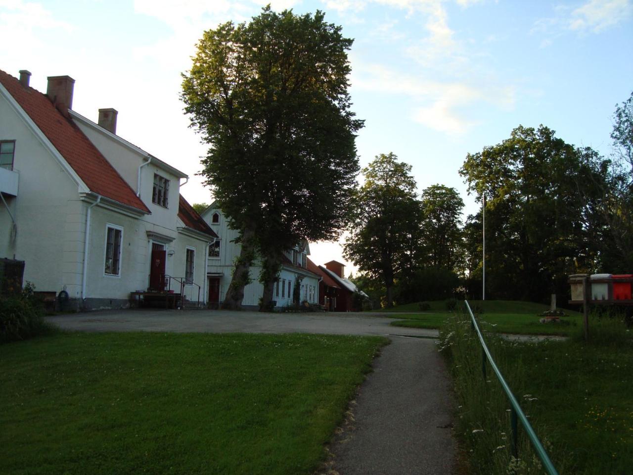 Christinas Gaestgifveri B&B Ervalla Extérieur photo